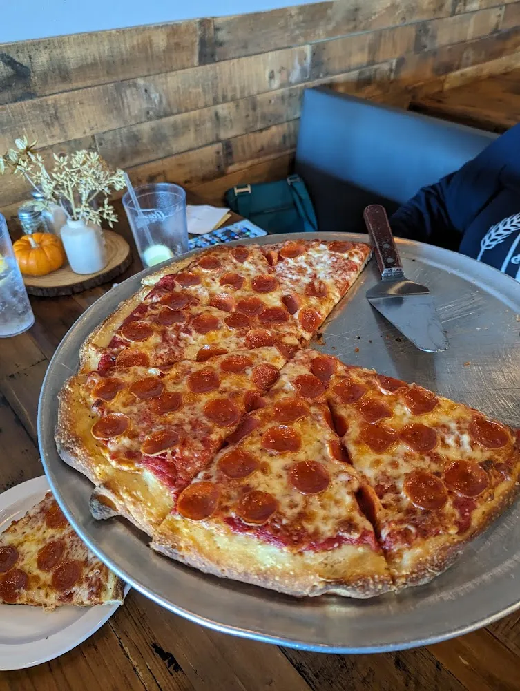 Large Pepperoni Pizza